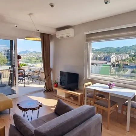 Lake Muse Penthouse Apartment *