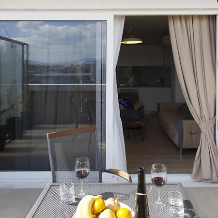 Lake Muse Penthouse Apartment *